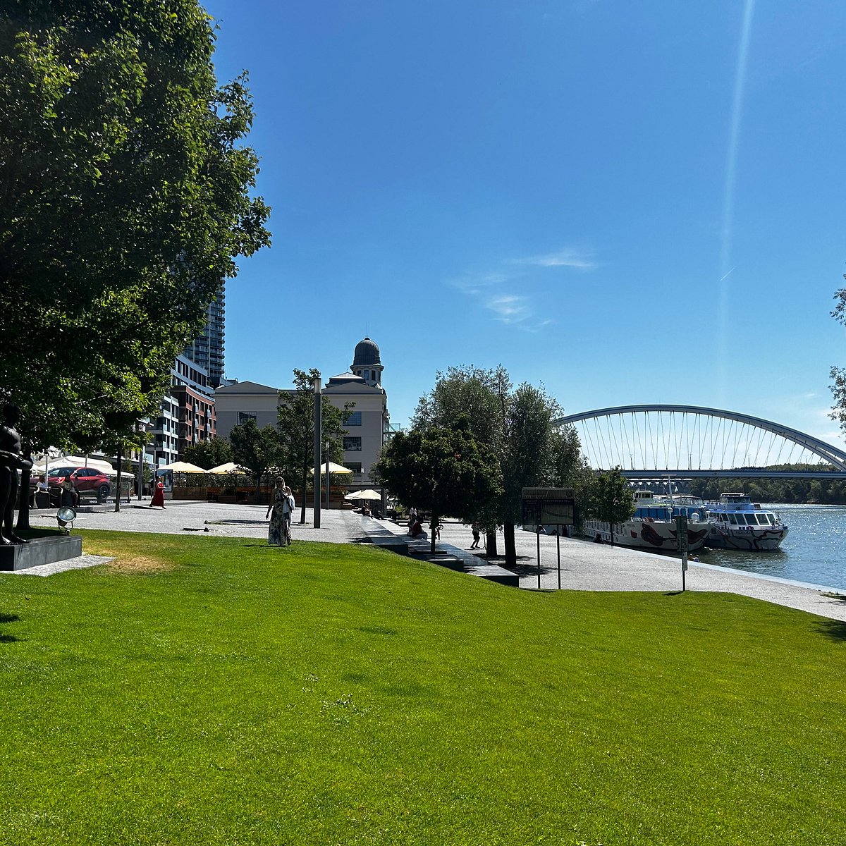 Eurovea promenade & Tyršák